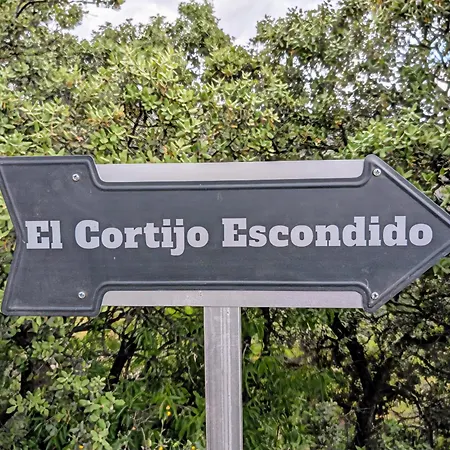 En Ohanes, 1 - El Cortijo Escondido, La Rosa * Ohanes